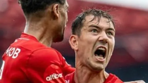 《无剪辑狂潮！这款游戏独领风骚，流水突破3.5亿大关！揭秘《超英派遣中心》幕后制胜秘籍》